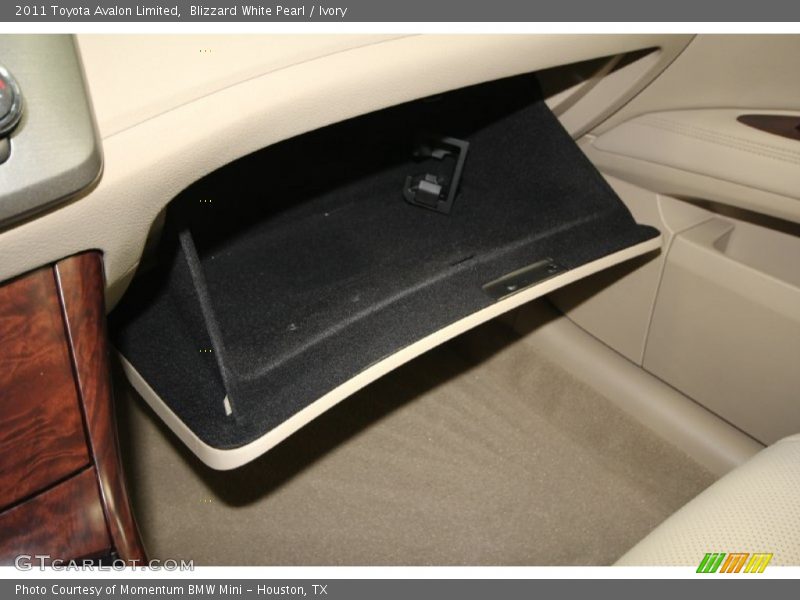 Blizzard White Pearl / Ivory 2011 Toyota Avalon Limited