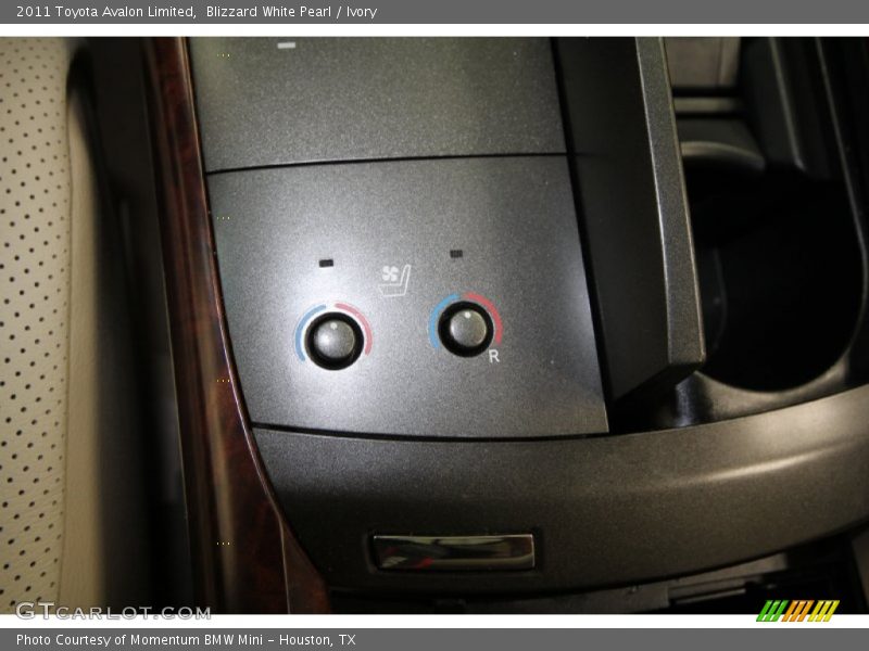 Blizzard White Pearl / Ivory 2011 Toyota Avalon Limited