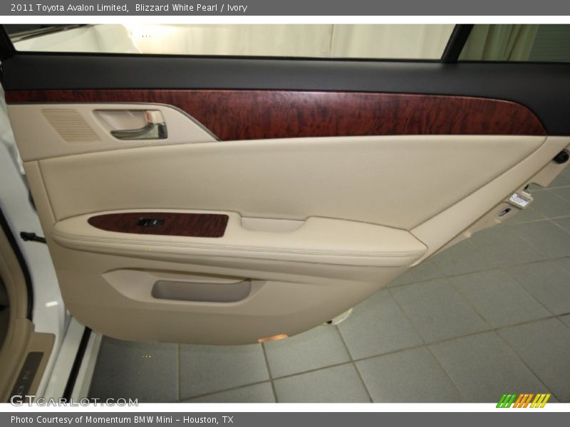 Blizzard White Pearl / Ivory 2011 Toyota Avalon Limited