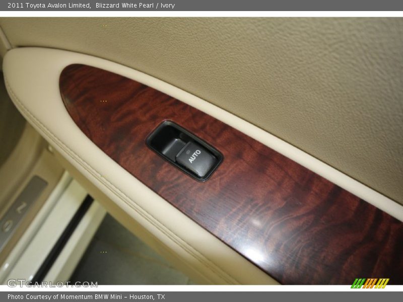 Blizzard White Pearl / Ivory 2011 Toyota Avalon Limited