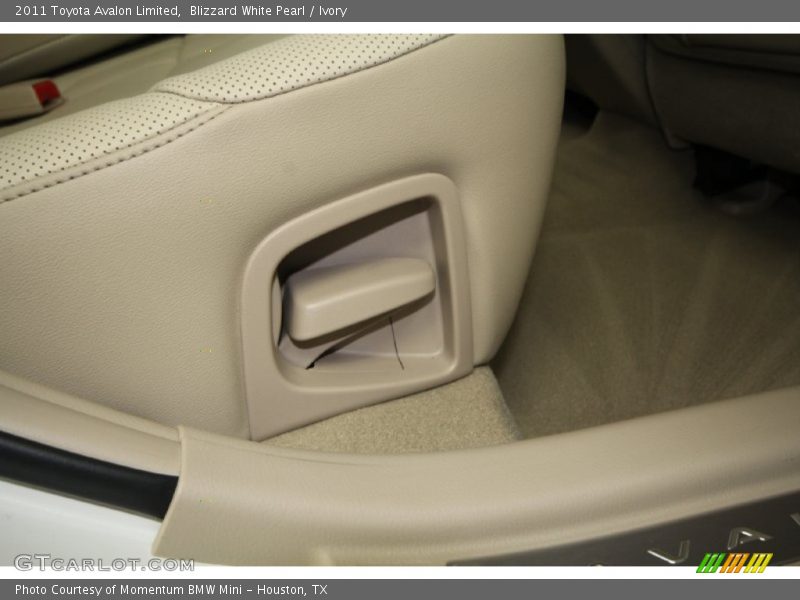 Blizzard White Pearl / Ivory 2011 Toyota Avalon Limited