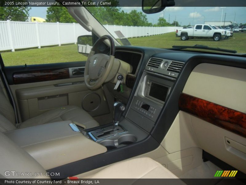 Cashmere Tri Coat / Camel 2005 Lincoln Navigator Luxury