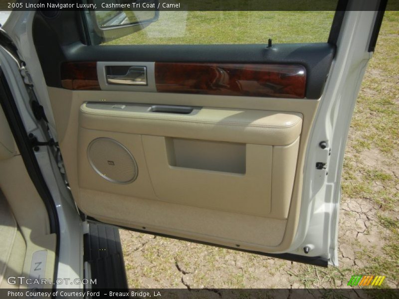 Cashmere Tri Coat / Camel 2005 Lincoln Navigator Luxury