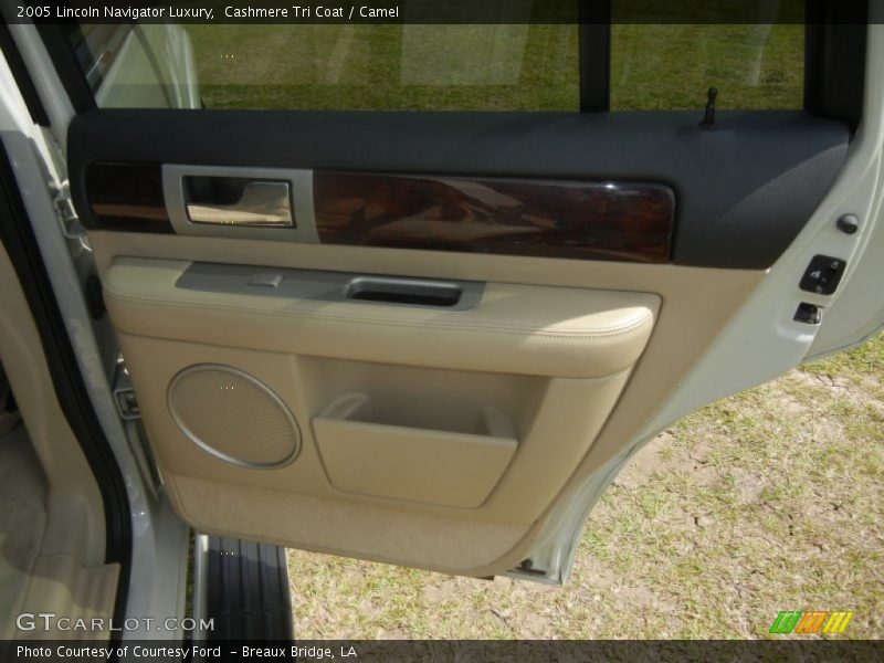 Cashmere Tri Coat / Camel 2005 Lincoln Navigator Luxury