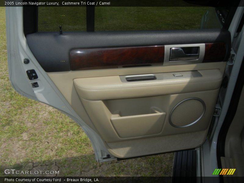 Cashmere Tri Coat / Camel 2005 Lincoln Navigator Luxury