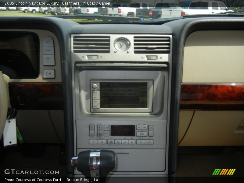 Cashmere Tri Coat / Camel 2005 Lincoln Navigator Luxury