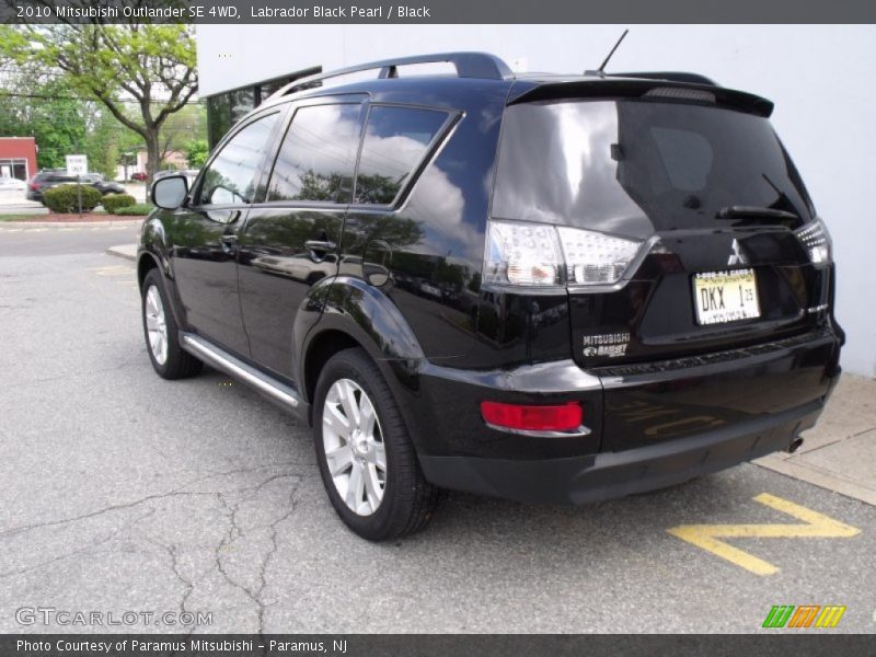 Labrador Black Pearl / Black 2010 Mitsubishi Outlander SE 4WD