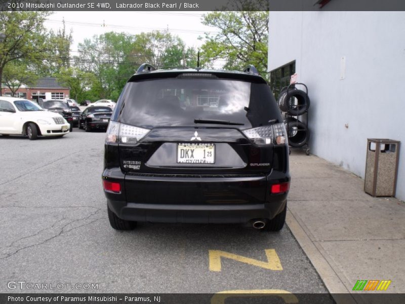 Labrador Black Pearl / Black 2010 Mitsubishi Outlander SE 4WD