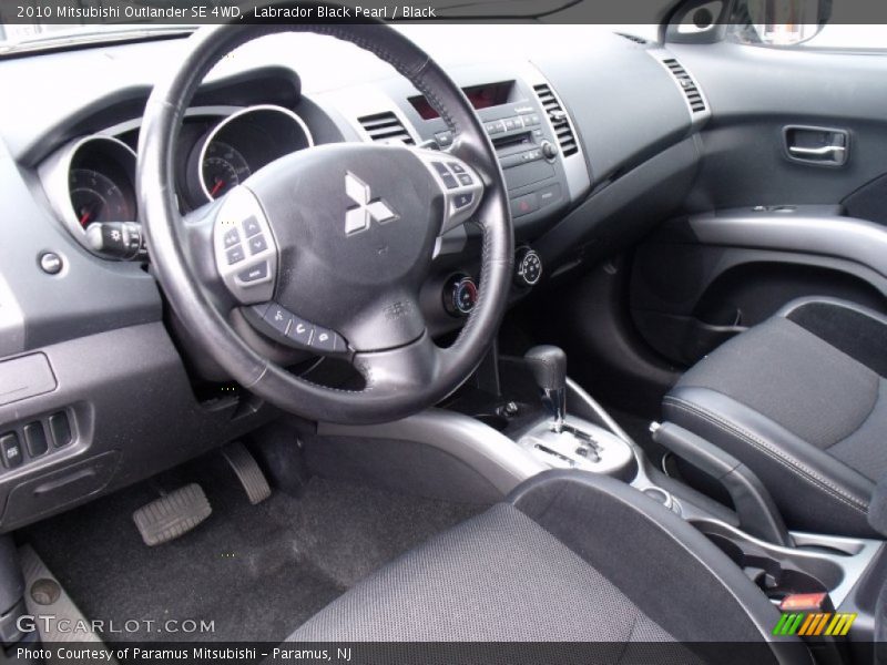 Labrador Black Pearl / Black 2010 Mitsubishi Outlander SE 4WD