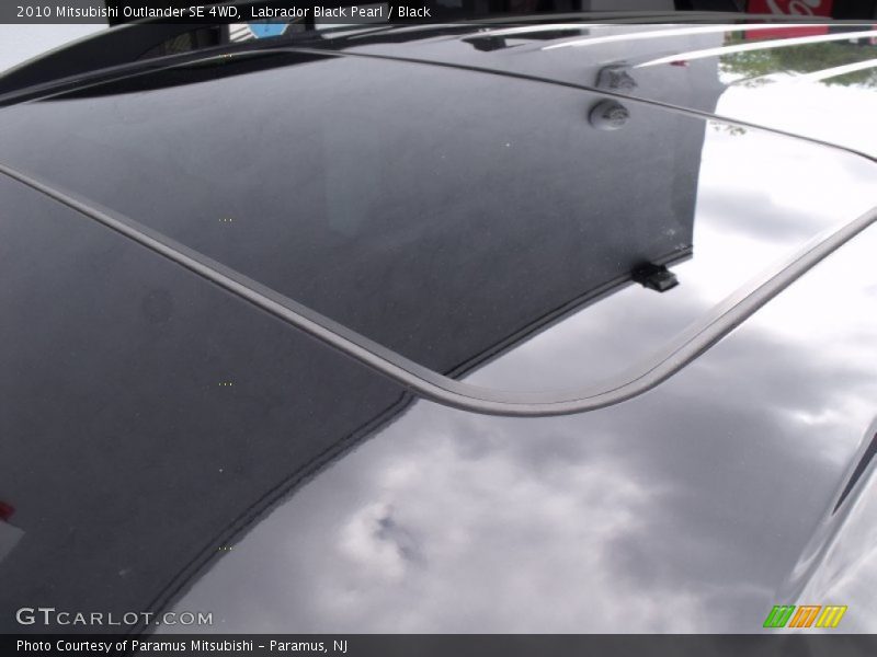 Labrador Black Pearl / Black 2010 Mitsubishi Outlander SE 4WD