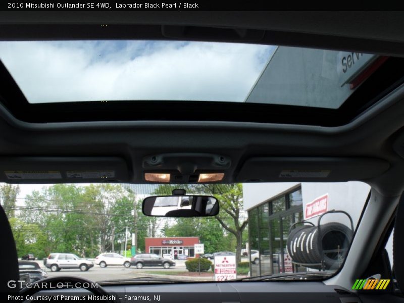 Labrador Black Pearl / Black 2010 Mitsubishi Outlander SE 4WD