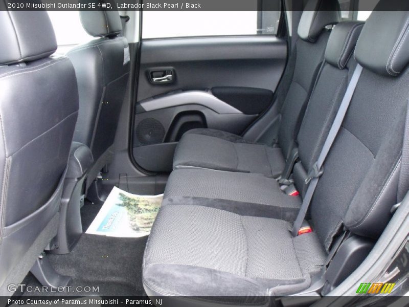 Labrador Black Pearl / Black 2010 Mitsubishi Outlander SE 4WD