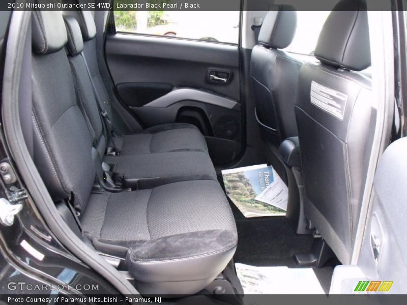 Labrador Black Pearl / Black 2010 Mitsubishi Outlander SE 4WD