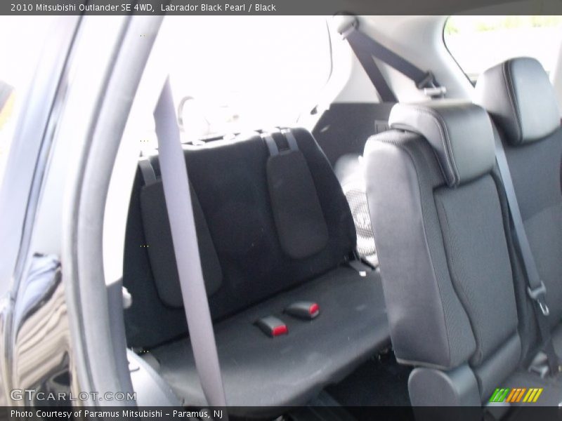 Labrador Black Pearl / Black 2010 Mitsubishi Outlander SE 4WD