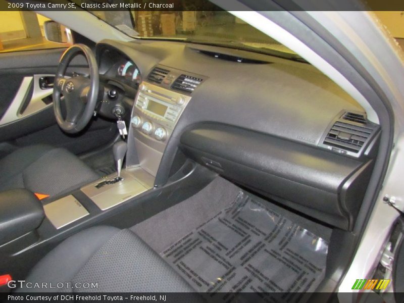 Classic Silver Metallic / Charcoal 2009 Toyota Camry SE