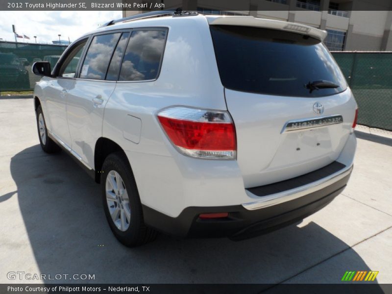 Blizzard White Pearl / Ash 2012 Toyota Highlander SE