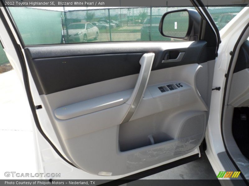 Blizzard White Pearl / Ash 2012 Toyota Highlander SE