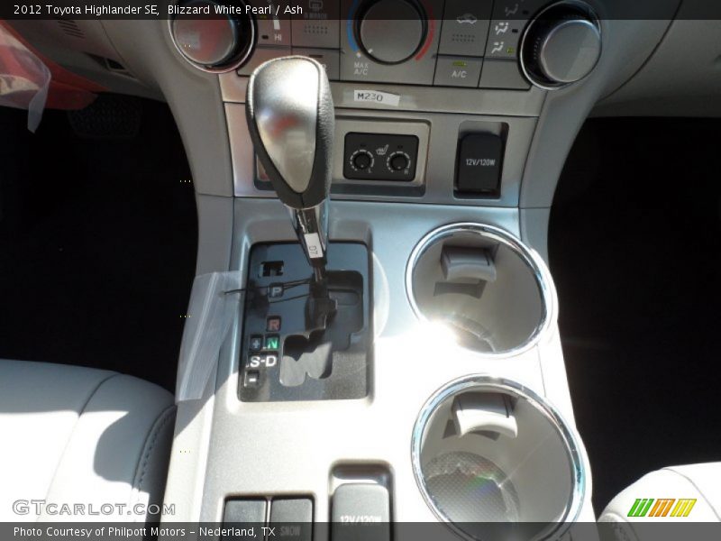 Blizzard White Pearl / Ash 2012 Toyota Highlander SE