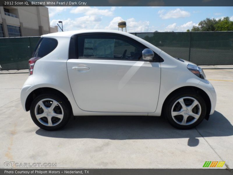 Blizzard White Pearl / Dark Gray 2012 Scion iQ