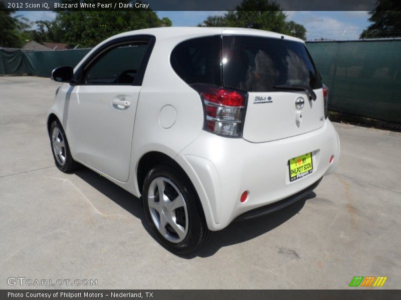 Blizzard White Pearl / Dark Gray 2012 Scion iQ