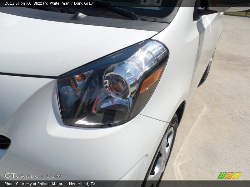 Blizzard White Pearl / Dark Gray 2012 Scion iQ