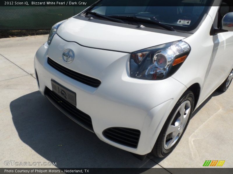 Blizzard White Pearl / Dark Gray 2012 Scion iQ