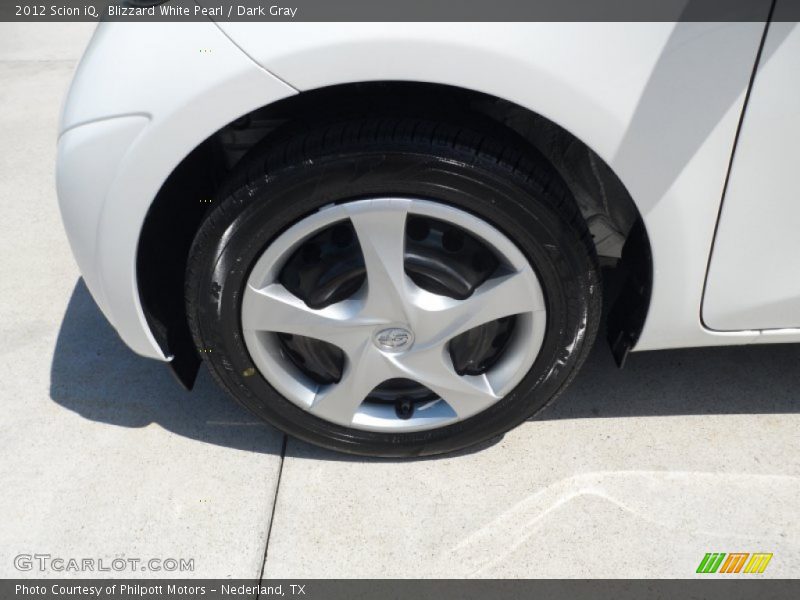 Blizzard White Pearl / Dark Gray 2012 Scion iQ