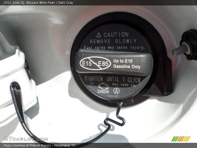 Blizzard White Pearl / Dark Gray 2012 Scion iQ