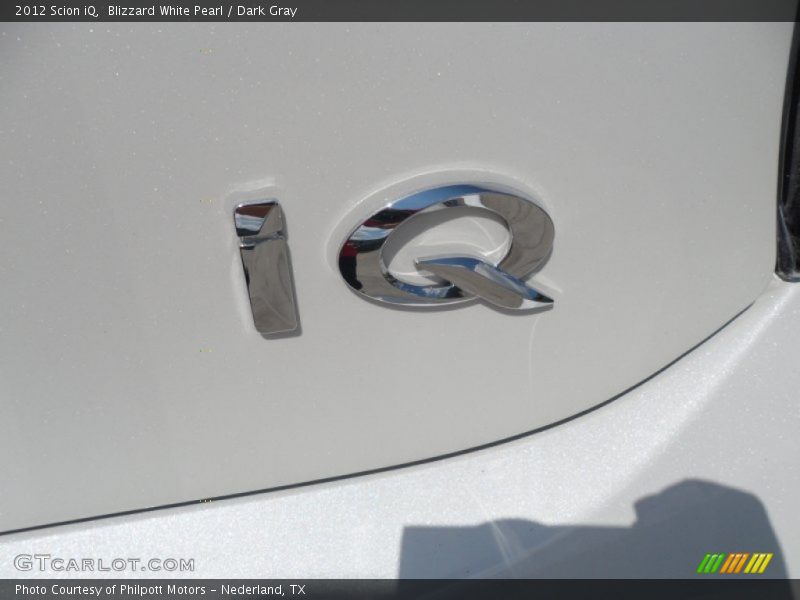 Blizzard White Pearl / Dark Gray 2012 Scion iQ