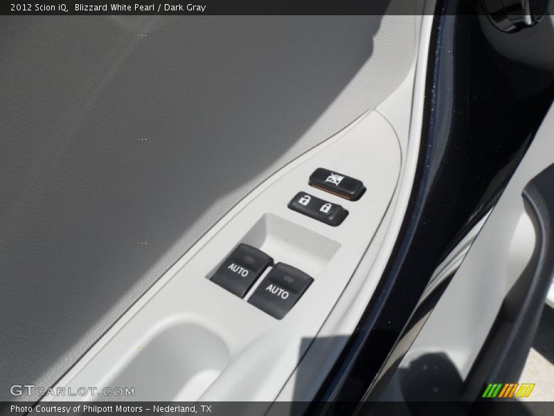 Blizzard White Pearl / Dark Gray 2012 Scion iQ