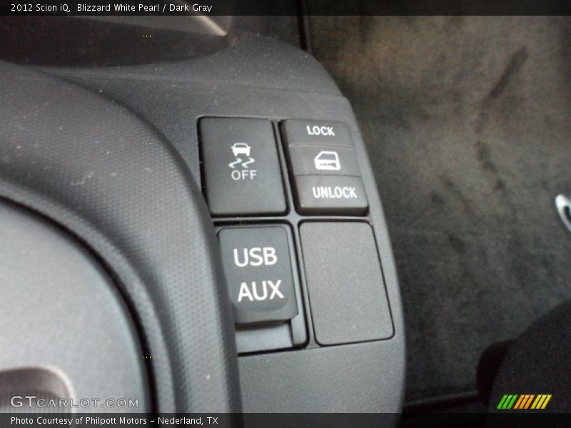 Blizzard White Pearl / Dark Gray 2012 Scion iQ