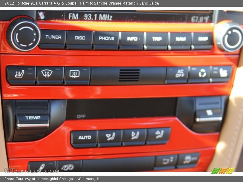 Controls of 2012 911 Carrera 4 GTS Coupe