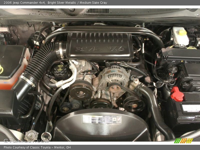 Bright Silver Metallic / Medium Slate Gray 2006 Jeep Commander 4x4