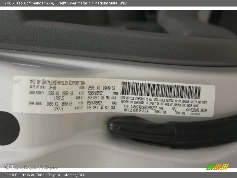 Bright Silver Metallic / Medium Slate Gray 2006 Jeep Commander 4x4