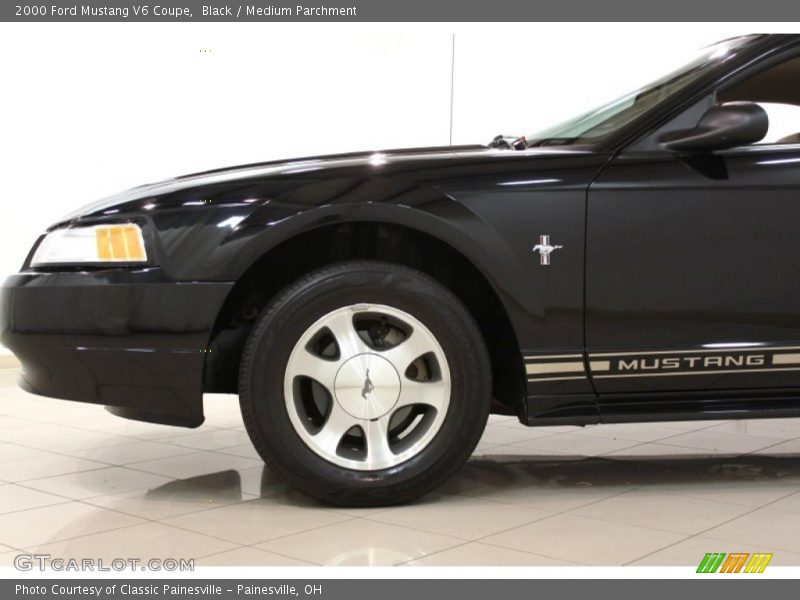 Black / Medium Parchment 2000 Ford Mustang V6 Coupe