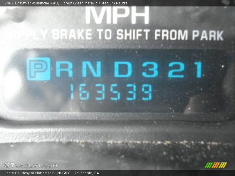 Forest Green Metallic / Medium Neutral 2002 Chevrolet Avalanche 4WD