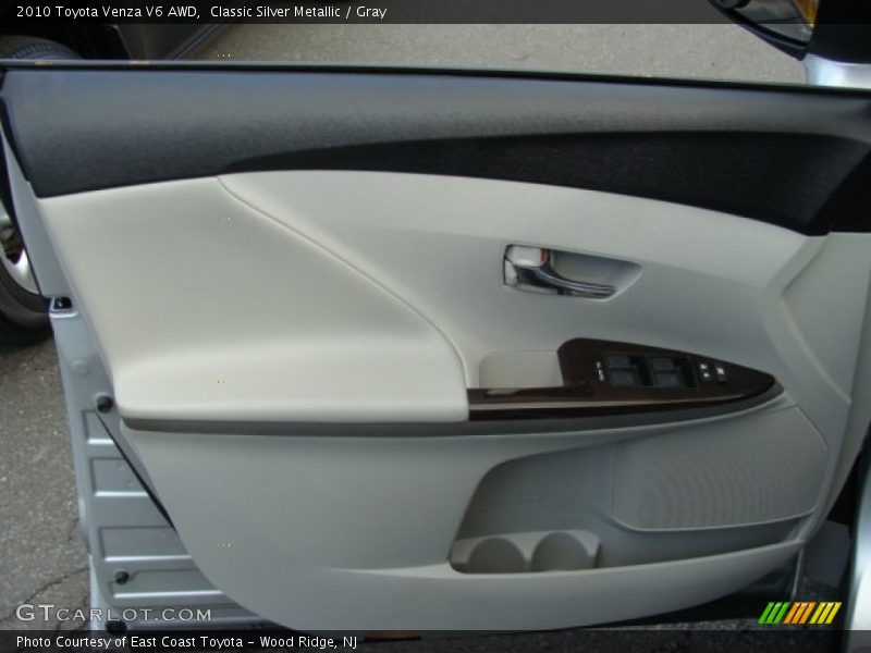 Classic Silver Metallic / Gray 2010 Toyota Venza V6 AWD