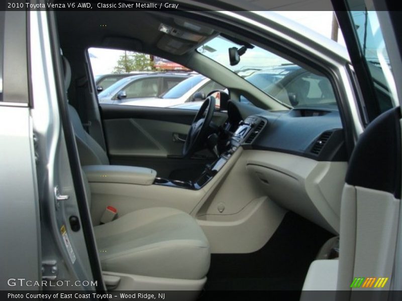 Classic Silver Metallic / Gray 2010 Toyota Venza V6 AWD