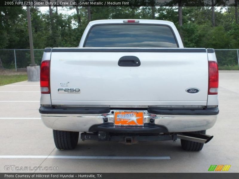 Silver Metallic / Medium Flint 2005 Ford F250 Super Duty XL Crew Cab