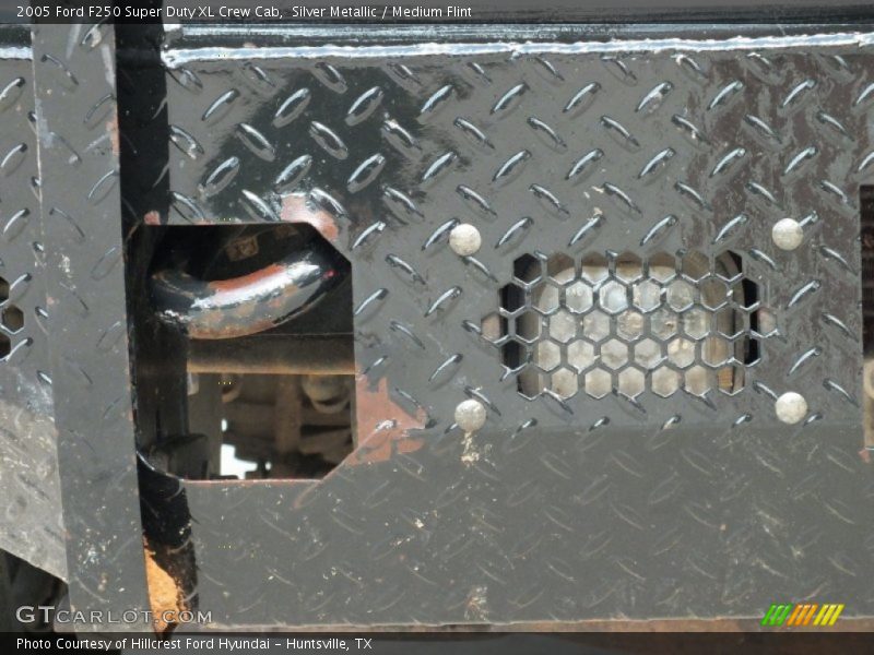 Silver Metallic / Medium Flint 2005 Ford F250 Super Duty XL Crew Cab