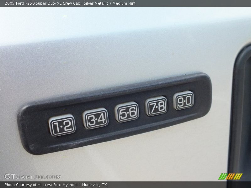 Silver Metallic / Medium Flint 2005 Ford F250 Super Duty XL Crew Cab