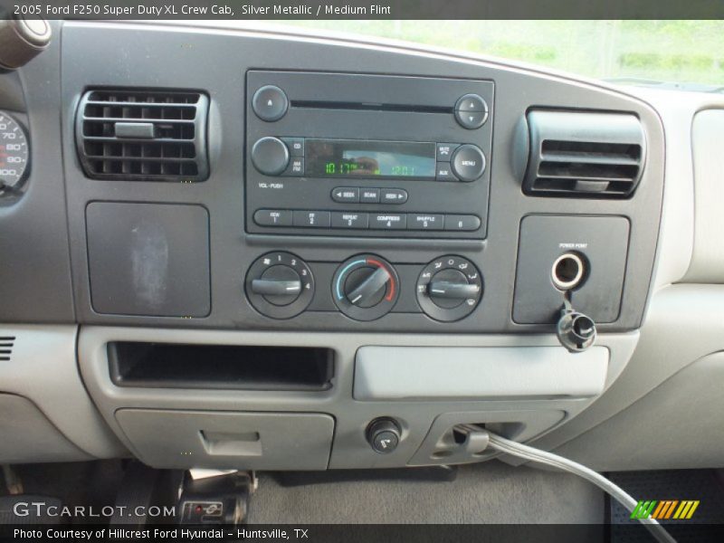 Silver Metallic / Medium Flint 2005 Ford F250 Super Duty XL Crew Cab