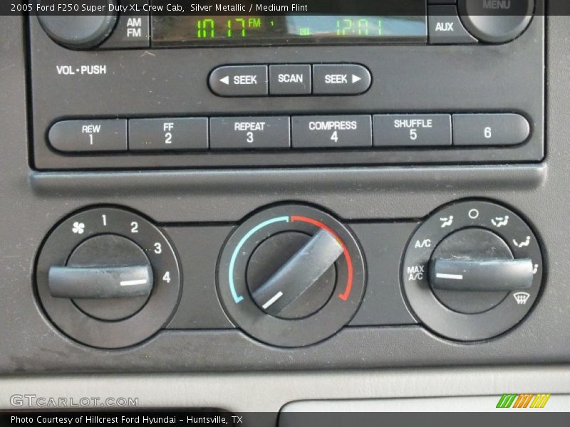 Silver Metallic / Medium Flint 2005 Ford F250 Super Duty XL Crew Cab