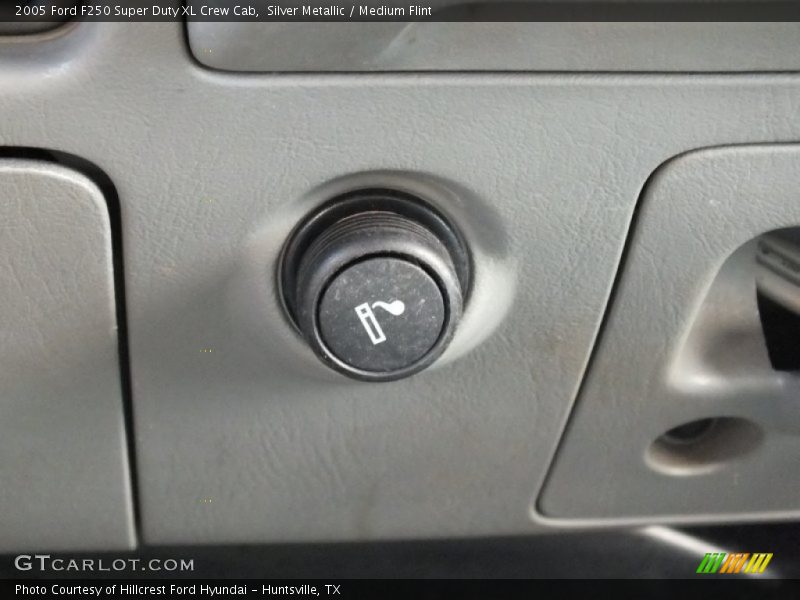 Silver Metallic / Medium Flint 2005 Ford F250 Super Duty XL Crew Cab