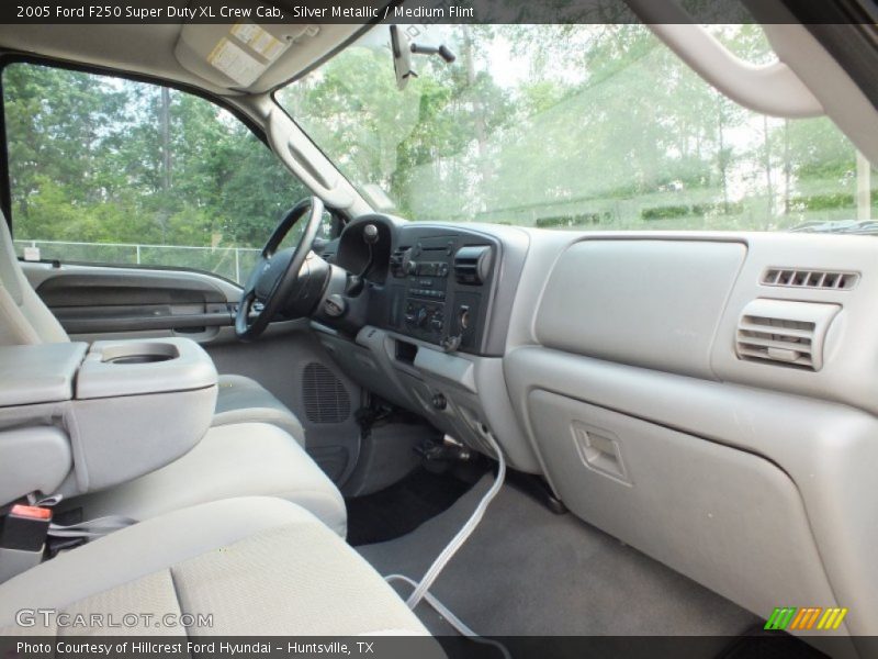 Silver Metallic / Medium Flint 2005 Ford F250 Super Duty XL Crew Cab