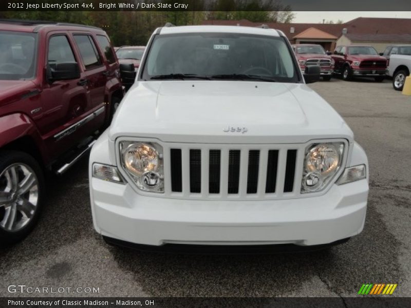 Bright White / Dark Slate Gray 2012 Jeep Liberty Sport 4x4