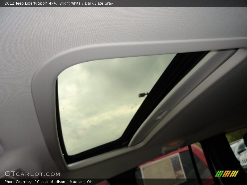 Bright White / Dark Slate Gray 2012 Jeep Liberty Sport 4x4