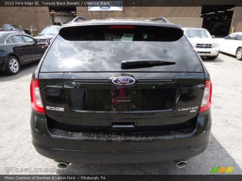 Tuxedo Black Metallic / Charcoal Black 2013 Ford Edge SE