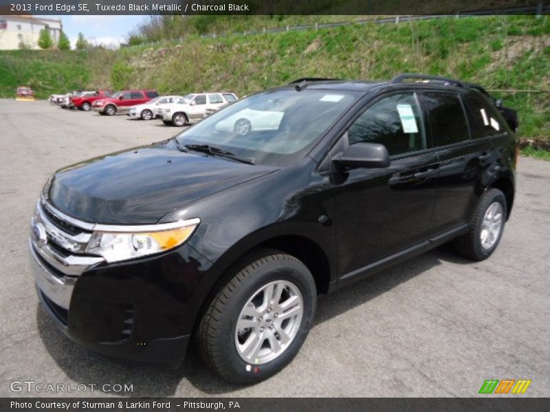 Front 3/4 View of 2013 Edge SE