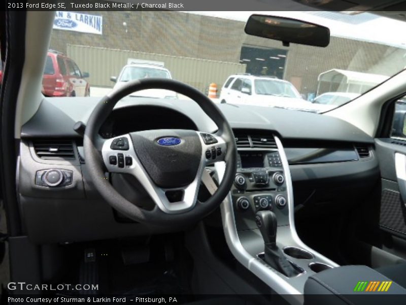 Tuxedo Black Metallic / Charcoal Black 2013 Ford Edge SE